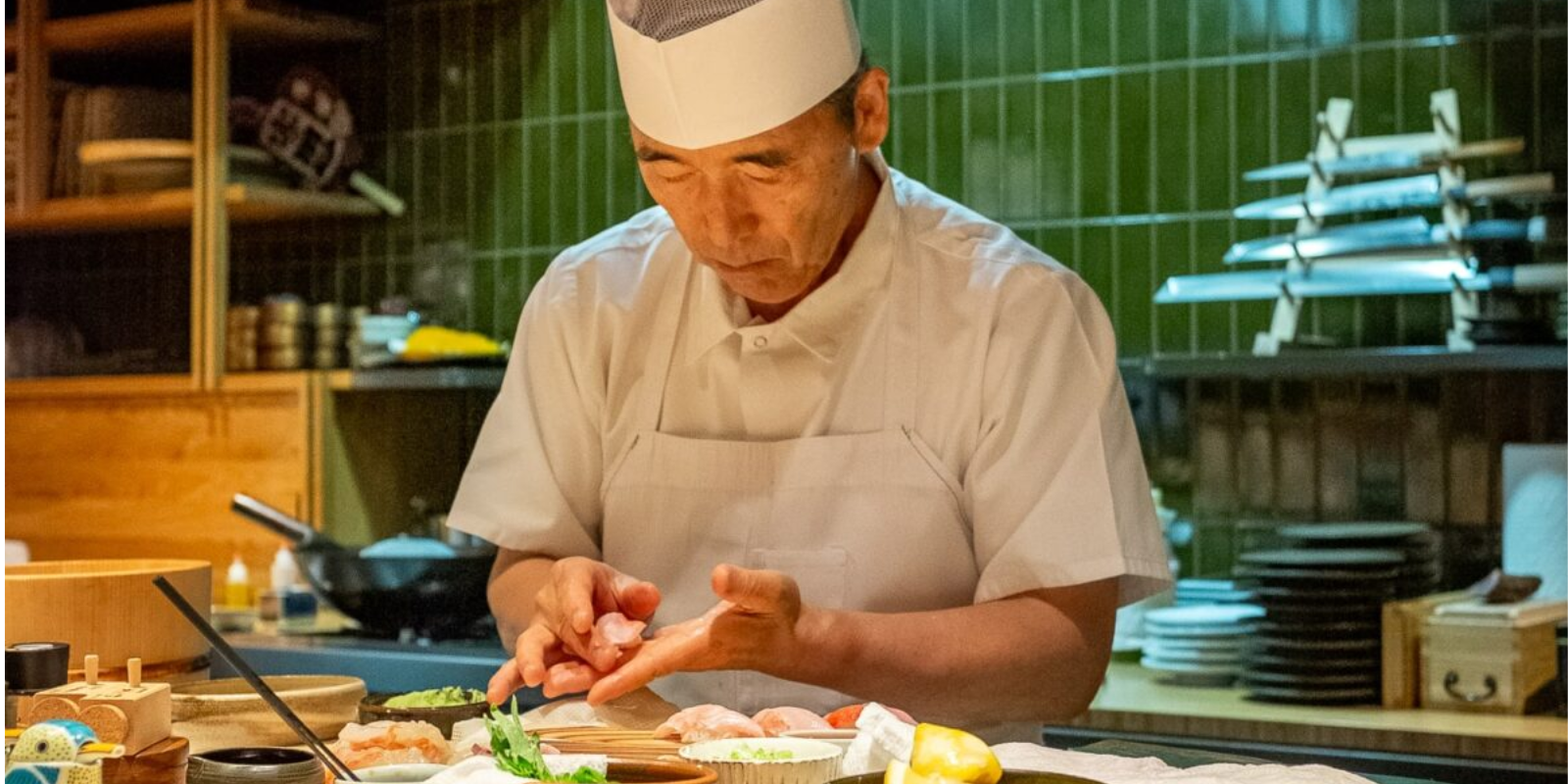 Aksi Sigap Sang Chef Selamatkan Nyawa Pelanggan Setianya