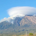 BPBD Karangasem Pantau Asap Putih di Gunung Agung: Hasil Analisis Pastikan Status Tetap Aman