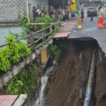 Lalu Lintas Lumpuh: Akses Jalan Ubud Ditutup Total Akibat Badan Jalan yang Ambrol