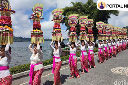 Simbol Syukur dan Estetika dalam Ritual Hindu Bali