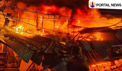 Kebakaran Hebat Kobaran Api Besar di Pasar Induk Keramat Jati